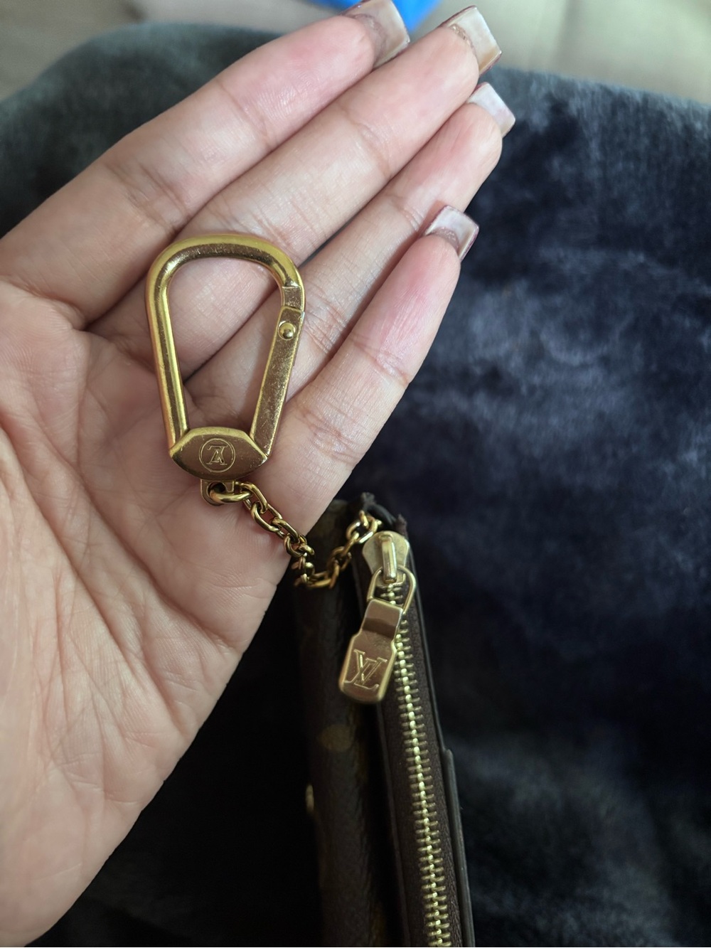 Louis Vuitton Monogram Key & Card Holder in Brown and Gold - Picture 4 of 8